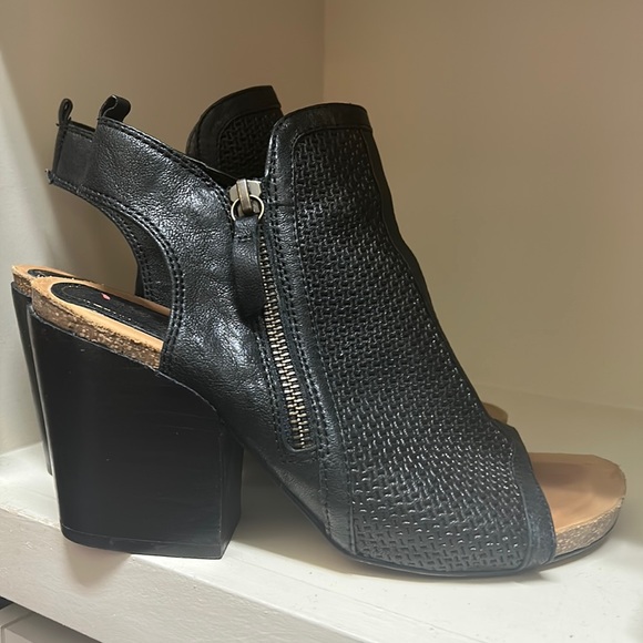 Isola open toe block heel black sandals - Picture 1 of 4